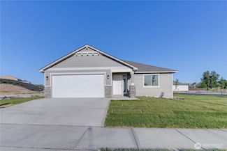 311 W Sandy Loop, Moses Lake, WA 98837