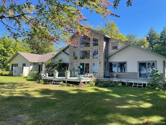 309N Sunset Beach Dr, Manistique, MI 49854