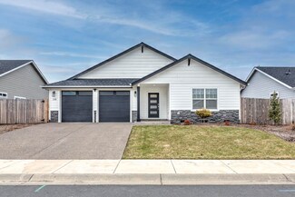 248 Pomeroy View Dr, Cave Junction, OR 97523