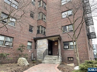500 Linwood Dr Unit 3G, Fort Lee, NJ 07024