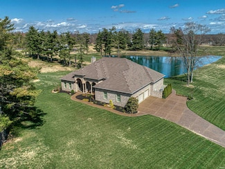 919 Clearcrest Dr, Evansville, IN 47710