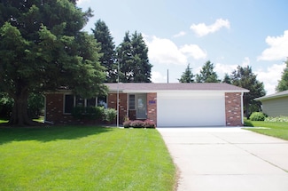 880 Arrowhead Dr, Broken Bow, NE 68822