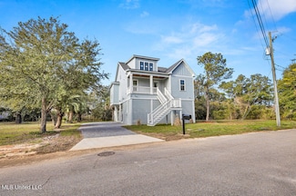 131 Terrace Ave, Pass Christian, MS 39571