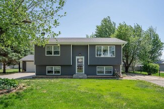 912 Reuel Ave, Kellogg, IA 50135