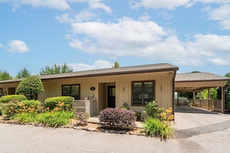 230B Ridgecrest Villas Dr, Franklin, NC 28734