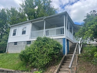705 Cemetery St, Mannington, WV 26582