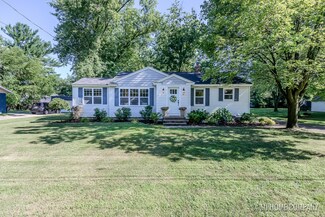 81 W 35th St, Holland, MI 49423