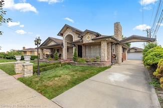 5632 Beaver St, Dearborn Heights, MI 48127