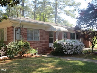 202 E College St, Salemburg, NC 28385