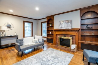 33 Eckington St, Springfield, MA 01108