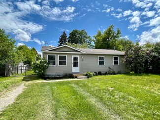 113 North St, Cheboygan, MI 49721