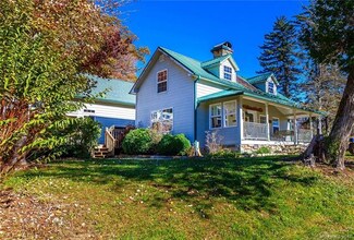 622 Johnnys Creek Rd, Balsam Grove, NC 28708