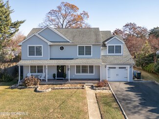 29 Trafford St, Shrewsbury, NJ 07702