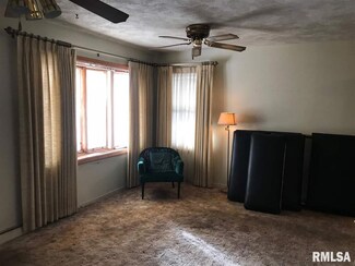 3837 Sunnyside Ave, Davenport, IA 52802