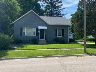 11 Guth St, East Dundee, IL 60118