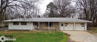 1724 West St, Grinnell, IA 50112