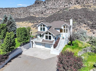 711 Falls View Dr, Twin Falls, ID 83301