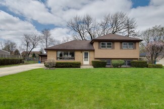 140 N Oakleaf Dr, Addison, IL 60101
