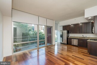 22 S Front St Unit 305, Philadelphia, PA 19106
