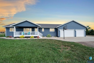 26190 Sunset Bluff Dr, Canistota, SD 57012