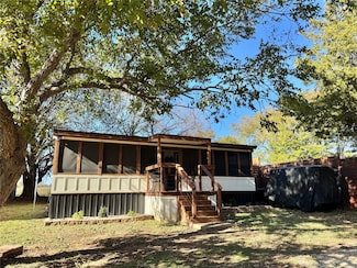 349 Northridge Dr, Gainesville, TX 76240