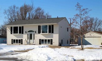 5005 46th Avenue Ct, Moline, IL 61265