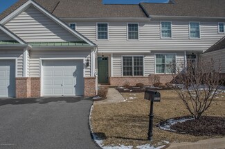 2003 Robinson Close, Moosic, PA 18507