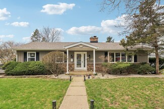 333 Butterfield Ln, Libertyville, IL 60048