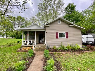 310 W Delta St, Aurora, MO 65605