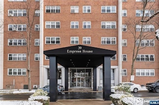 39 E 39th St, Paterson, NJ 07514