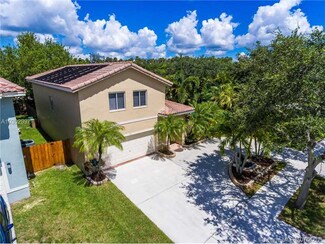 99 Vista Luna Dr, Davie, FL 33325