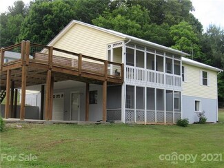 364 Hunters Ridge Dr, Mills River, NC 28759