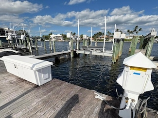 1660 Twelve Oaks Way Unit 106 [50' Slip & Lift, North Palm Beach, FL 33408