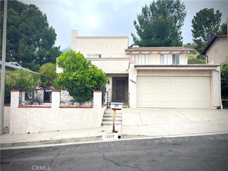 13431 Lochrin Ln, Sylmar, CA 91342