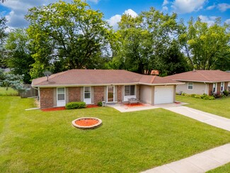 1095 Sebring Dr, Elgin, IL 60120