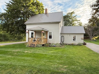 77 Lincoln St, Dexter, ME 04930