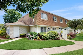 172 Storm Dr, Holtsville, NY 11742