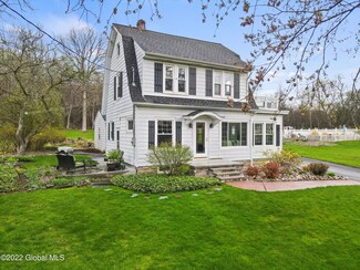652 Barhydt Rd, Schenectady, NY 12302