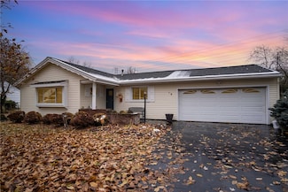 19 Del Verde Rd, Rochester, NY 14624