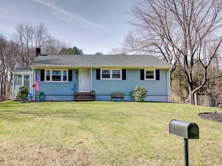 37 Brewster St, Seekonk, MA 02771