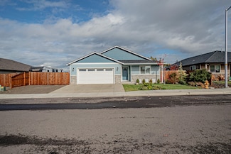 712 Nottingham Terrace, Eagle Point, OR 97524