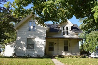 403 E Washington St, Millersburg, IN 46543