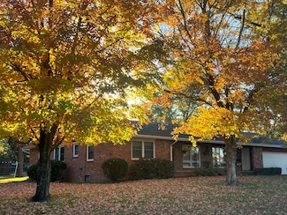 902 N Hovis St, Mountain Grove, MO 65711