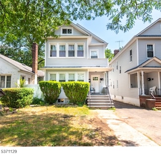 30 E Henry St, Linden, NJ 07036