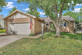 3022 SW Hunters Ln, Topeka, KS 66614