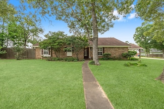 303 Greenwood Dr, Livingston, TX 77351