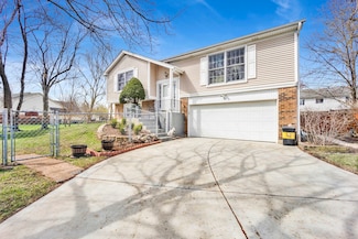 16 Plum Tree Ct, Streamwood, IL 60107