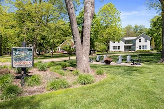 2787 Lakeshore Dr, Fennville, MI 49408