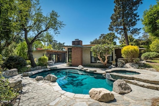 5117 Stoneglen Rd, La Canada Flintridge, CA 91011