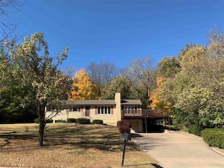 1401 Meadow Ln, Manhattan, KS 66502